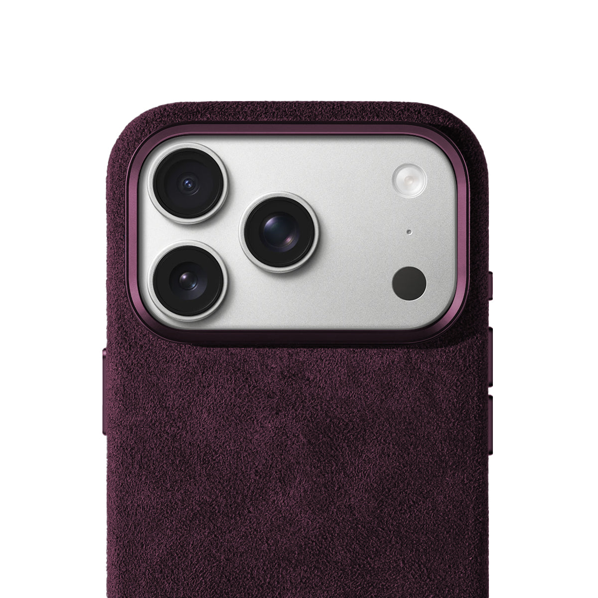 Allgèr Alcantara telefoonhoesje burgundy voor iPhone 17 Pro en Pro Max — close-up van de camera-uitsparing
