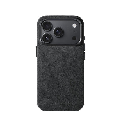 Allgèr set iPhone 18 Pro donkergrijs: Alcantara telefoonhoesje + MagSafe wallet — hoesje op de iPhone