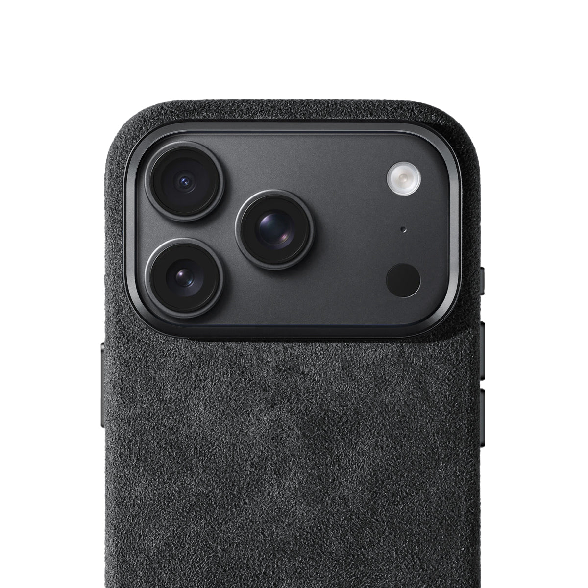 Allgèr set iPhone 18 Pro donkergrijs: Alcantara telefoonhoesje + MagSafe wallet — close-up van de camera-uitsparing