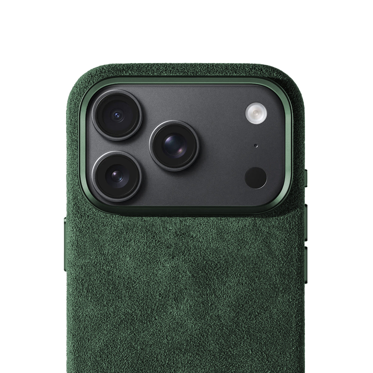 Allgèr set iPhone 18 Pro groen: Alcantara telefoonhoesje + MagSafe wallet — close-up van de camera-uitsparing
