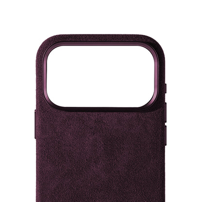 Allgèr Alcantara phone case iPhone 17 Pro Max burgundy — detail of the Alcantara near the camera
