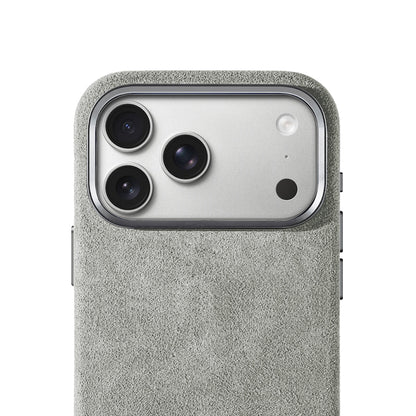Allgèr Alcantara phone case iPhone 17 Pro Max light grey — close-up of the camera cutout